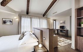 Porta Altinia Suites